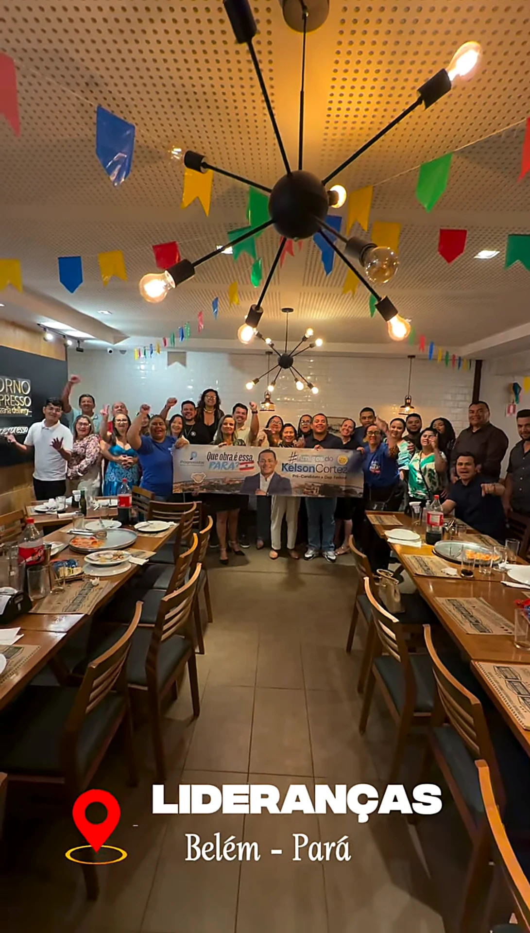 Jantar com lideranças em Belém, apoiadores com a faixa Que obra é essa, Pará?